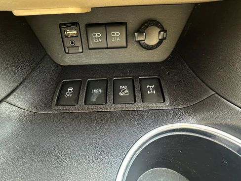 Used 2018 Toyota Highlander XLE AWD/4WD image 17