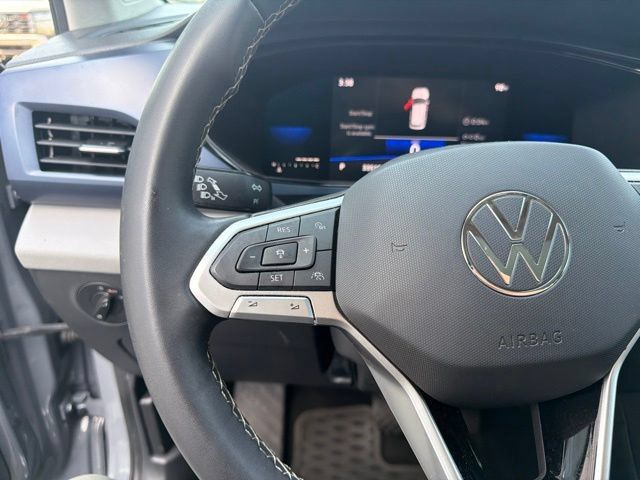 Used 2023 Volkswagen Taos SE w/ Panoramic Sunroof Package FWD image 22