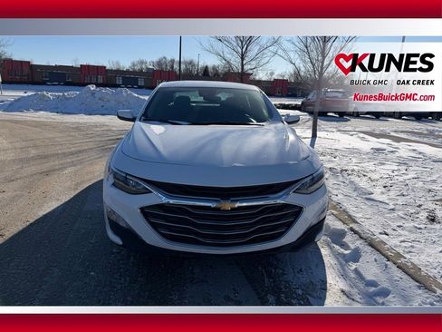 Used 2025 Chevrolet Malibu LT image 3