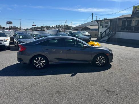 Used 2018 Honda Civic EX image 10
