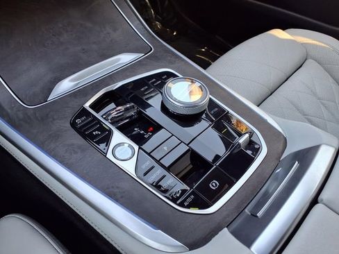 Used 2024 BMW X7 xDrive40i AWD/4WD image 18