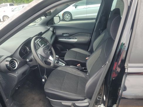 Used 2018 Nissan Kicks SV FWD image 7