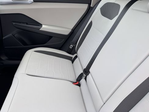 New 2025 Volkswagen Taos SE image 16