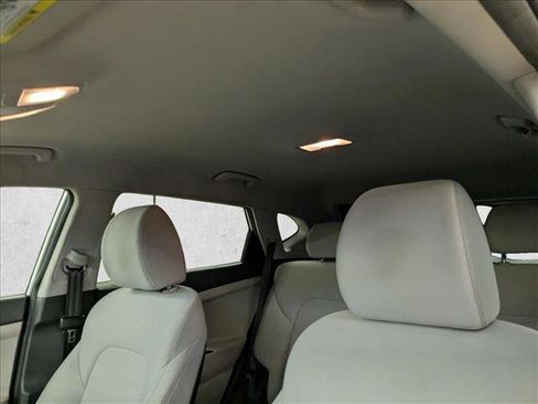 Used 2019 Hyundai Tucson SE image 17