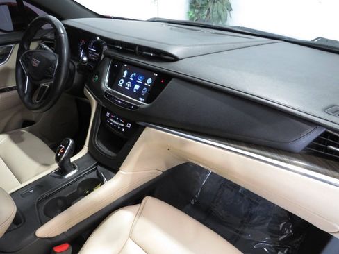 Used 2017 Cadillac XT5 FWD image 9