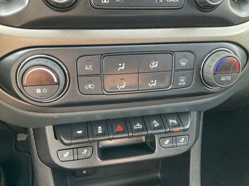 Used 2022 Chevrolet Colorado Z71 AWD/4WD image 28