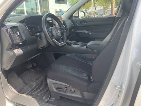 Certified 2024 Nissan Pathfinder SV FWD image 7
