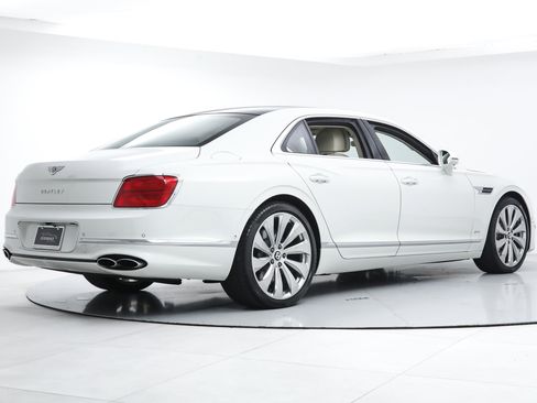Used 2022 Bentley Flying Spur Plug-In Hybrid AWD/4WD image 5