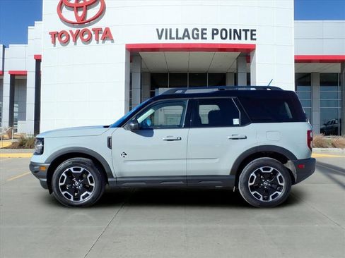 Used 2023 Ford Bronco Sport Outer Banks w/ Tech Package image 2