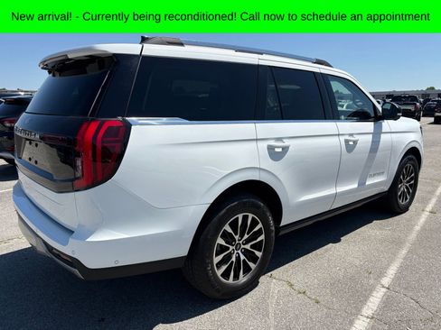 Used 2025 Ford Expedition Platinum AWD/4WD image 3
