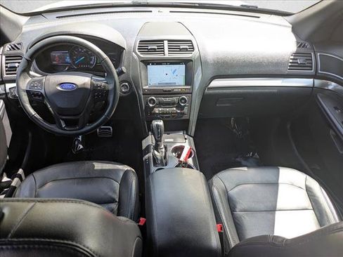 Used 2018 Ford Explorer XLT w/ Equipment Group 202A FWD image 19