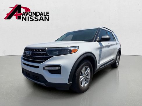 Used 2020 Ford Explorer XLT w/ Equipment Group 202A RWD image 2
