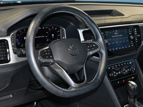 Certified 2023 Volkswagen Atlas SE image 2
