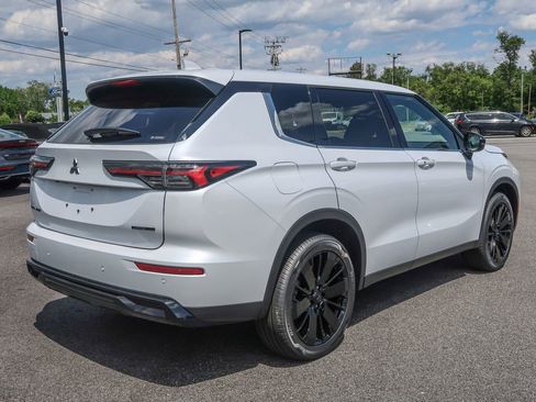 New 2026 Mitsubishi Outlander LE AWD/4WD image 10