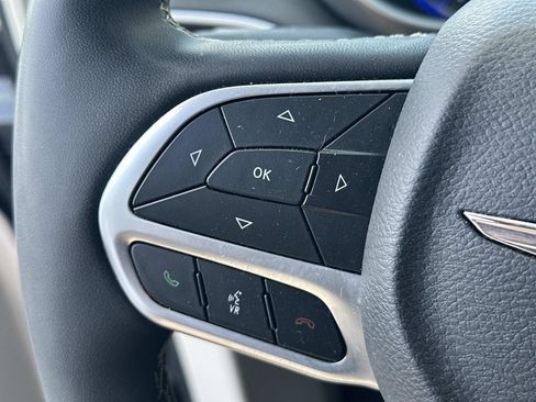 Used 2024 Chrysler Pacifica Touring-L FWD image 26