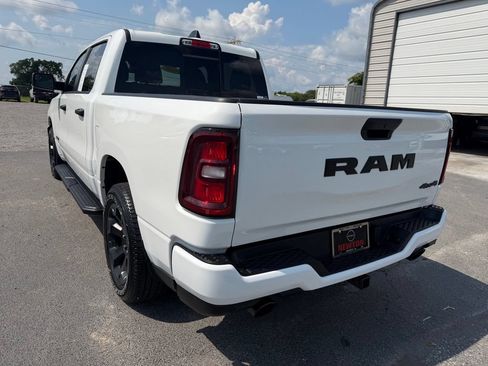 Used 2026 RAM 1500 Express AWD/4WD image 36