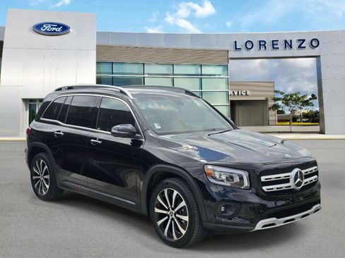 Used 2023 Mercedes-Benz GLB 250 4MATIC image 2