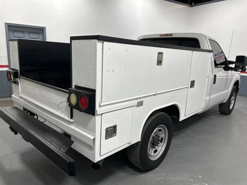 Used 2011 Ford F250 XL w/ XL Value Pkg image 3