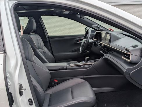 Used 2023 Toyota Crown Platinum image 12