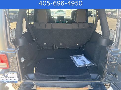 Used 2018 Jeep Wrangler Unlimited Sahara w/ Connectivity Group image 26