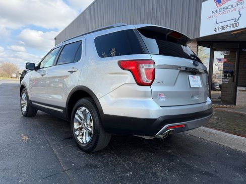 Used 2016 Ford Explorer XLT image 4