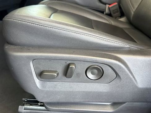 Used 2025 GMC Sierra 1500 SLT AWD/4WD image 13