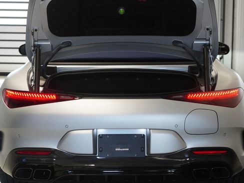 Used 2024 Mercedes-Benz SL 63 AMG S e Performance 4MATIC image 32