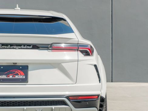Used 2019 Lamborghini Urus Sport Utility 4D image 41