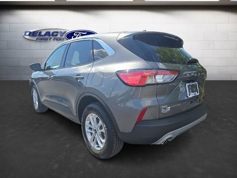 Used 2022 Ford Escape SE image 3