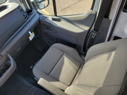 New 2026 Ford Transit 250 148 Medium Roof RWD image 20