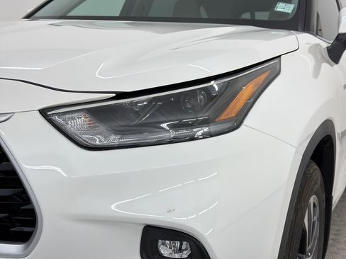 Used 2021 Toyota Highlander XLE AWD/4WD image 10