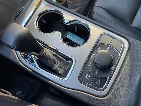 Used 2021 Jeep Grand Cherokee Limited w/ Sun & Sound Group image 23