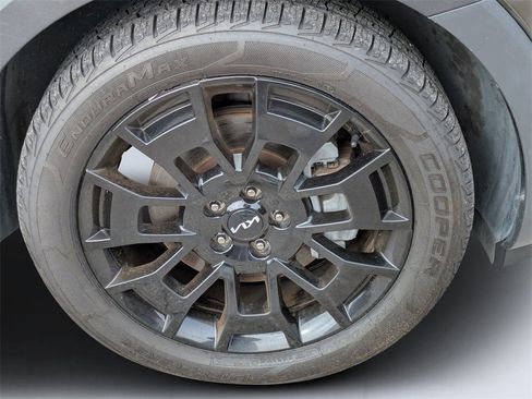 Used 2022 Kia Telluride SX w/ SX Prestige Package image 11