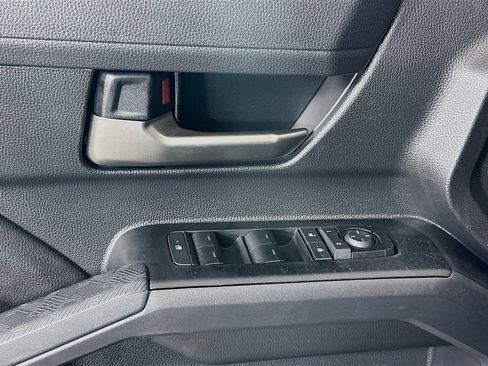 Certified 2025 Toyota Tacoma TRD Off-Road AWD/4WD image 18