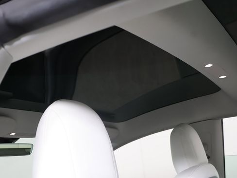 Used 2023 Tesla Model 3 Performance image 20