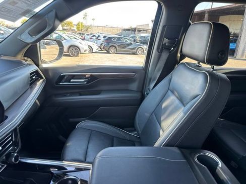 Used 2025 Chevrolet Tahoe Premier RWD image 38