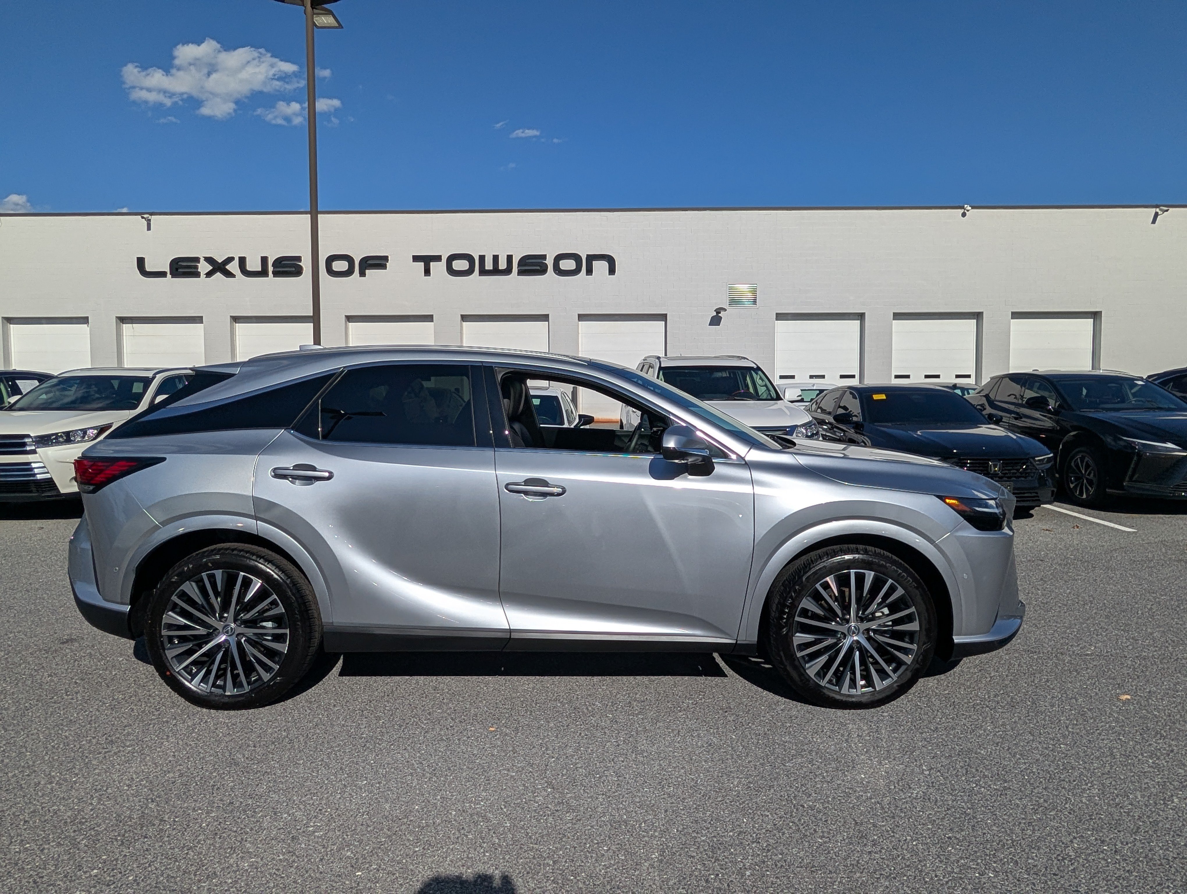 Used 2025 Lexus RX 350 w/ Convenience Package AWD/4WD image 2
