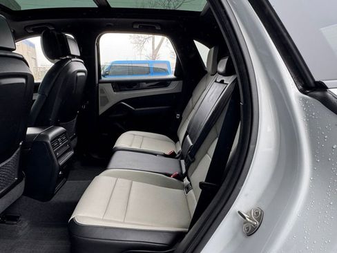 Used 2024 Porsche Cayenne image 29