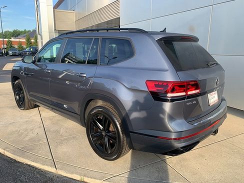 Used 2023 Volkswagen Atlas SEL R-Line AWD/4WD image 3