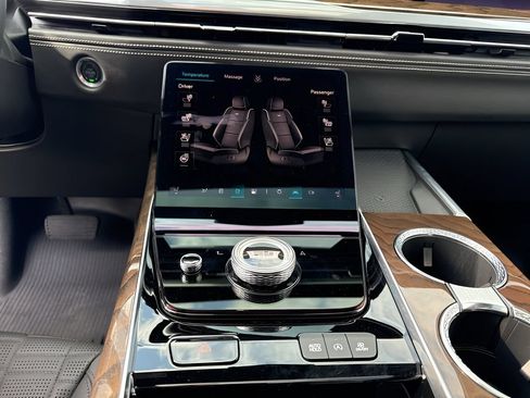 Used 2025 Cadillac Escalade ESV Sport Platinum w/ LPO, Floor Liner Package AWD/4WD image 26