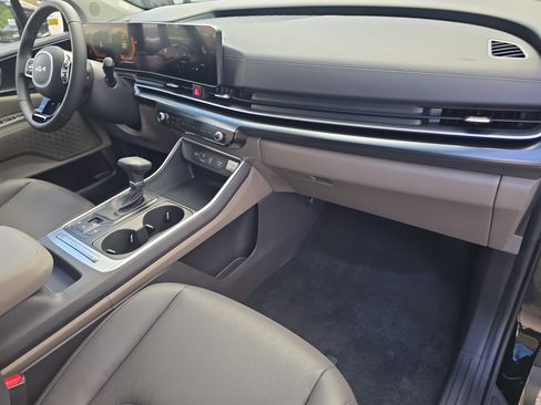 New 2026 Kia Carnival FWD image 11