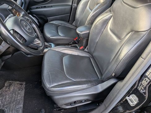 Used 2021 Jeep Renegade Limited image 21