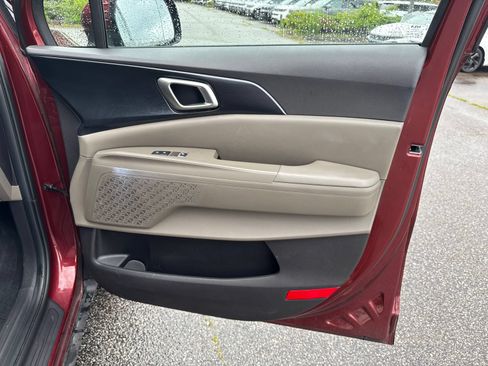 Used 2025 Kia Carnival FWD image 14