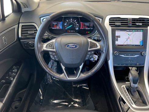 Used 2015 Ford Fusion SE FWD image 15