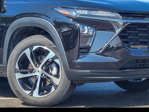 Used 2024 Chevrolet Trax RS w/ Driver Confidence Package FWD image 4