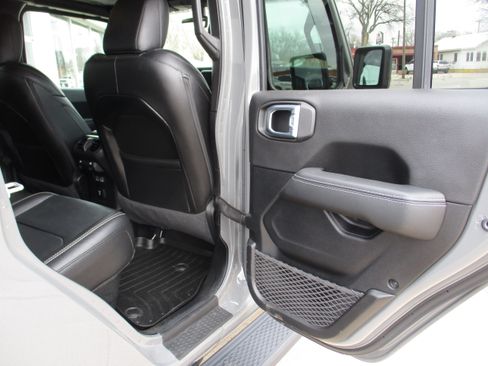 Used 2021 Jeep Gladiator Overland w/ Popular Equipment Package image 21