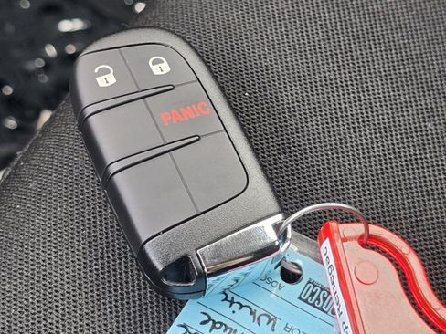 Used 2023 Jeep Renegade Latitude w/ Premium Group AWD/4WD image 32