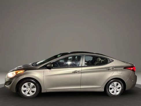 Used 2016 Hyundai Elantra SE image 2