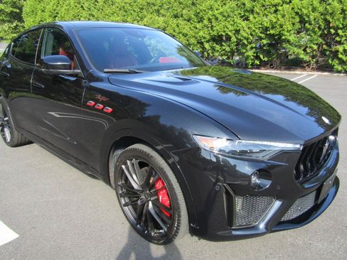 Used 2022 Maserati Levante Trofeo AWD/4WD image 22