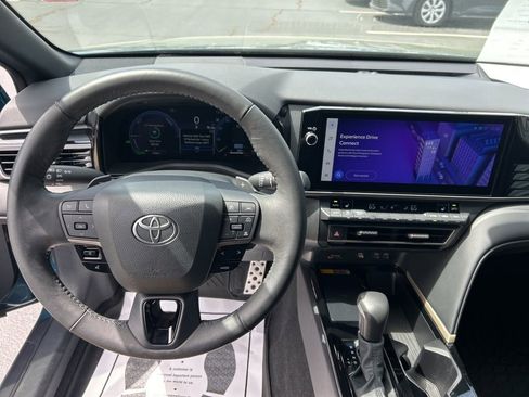 Used 2025 Toyota Camry XSE image 6